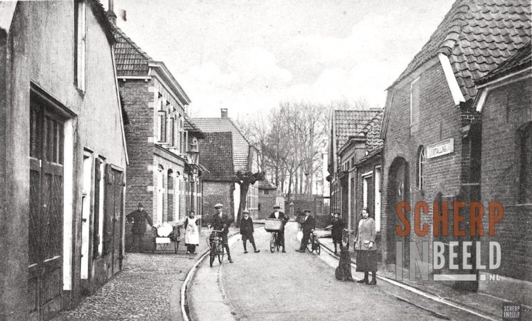 Notenboomstraat: Hier een kijkje in de Notenboomstraat anno 1920.