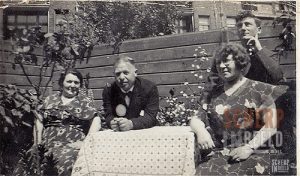 Jóddengang met diverse personen