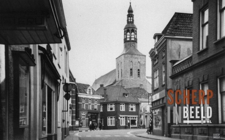 Markt: Met oude Calixtuskerk