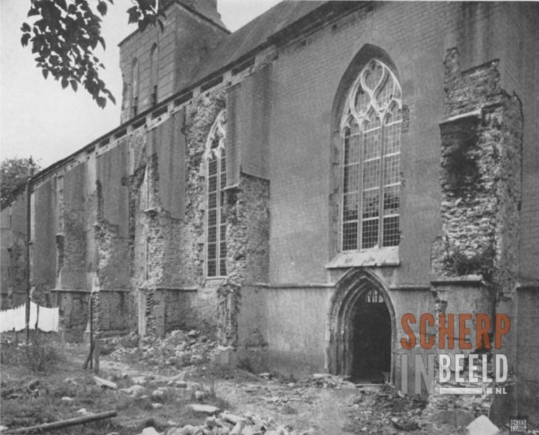 Oude Calixtuskerk: Groenlo Hervormde Kerk bij begin van de restauratie.