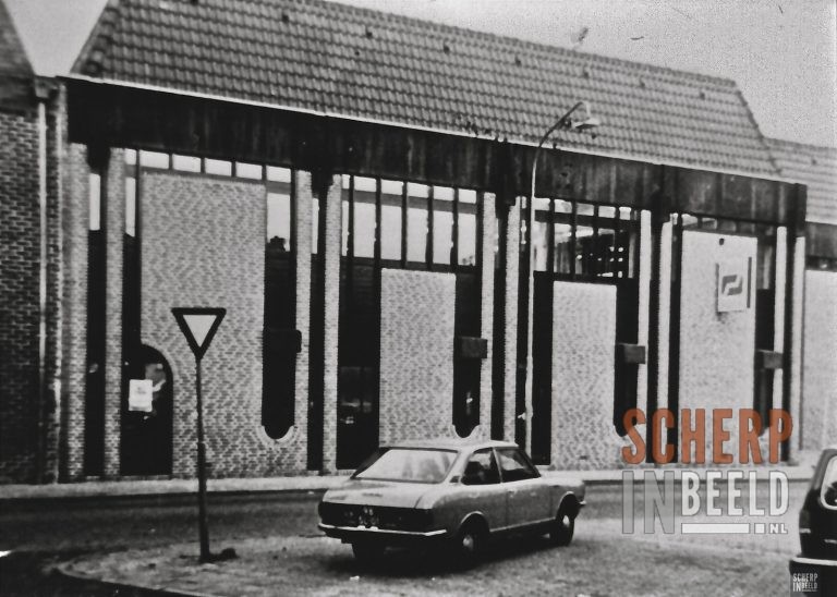 Mattelierstraat: De nieuwe Rabo Bank aan de Mattelierstraat in 1978.