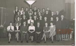 Groenlose Dansclub: Dansles in Groenlo. Dansleraar Henk Mulder uit Winterswijk