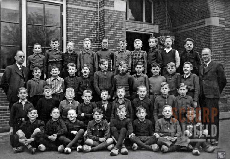 Klassenfoto Canisiusschool: Foto uit 1946.