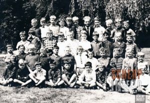 Klassenfoto Canisiusschool: Bovenste rij….
