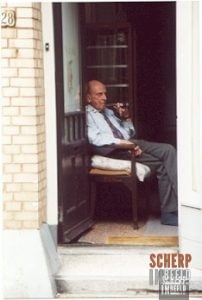 Willem Buve in portiek