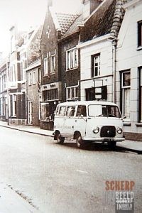 Beltrumsestraat: Boxtart bromfietshandel, daarnaast bakkerij Nales