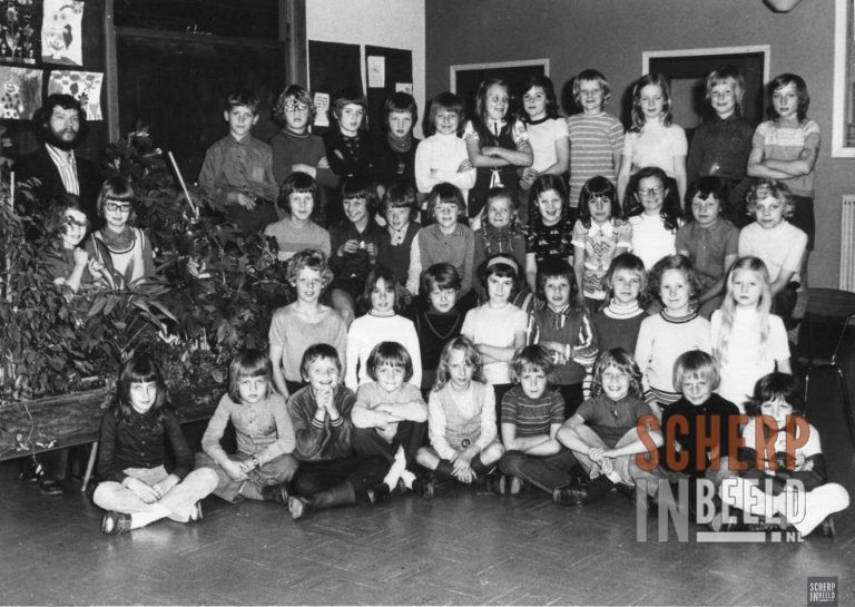 Klassenfoto Canisiusschool: Schooljaar 1973-1974. Klas 2b.