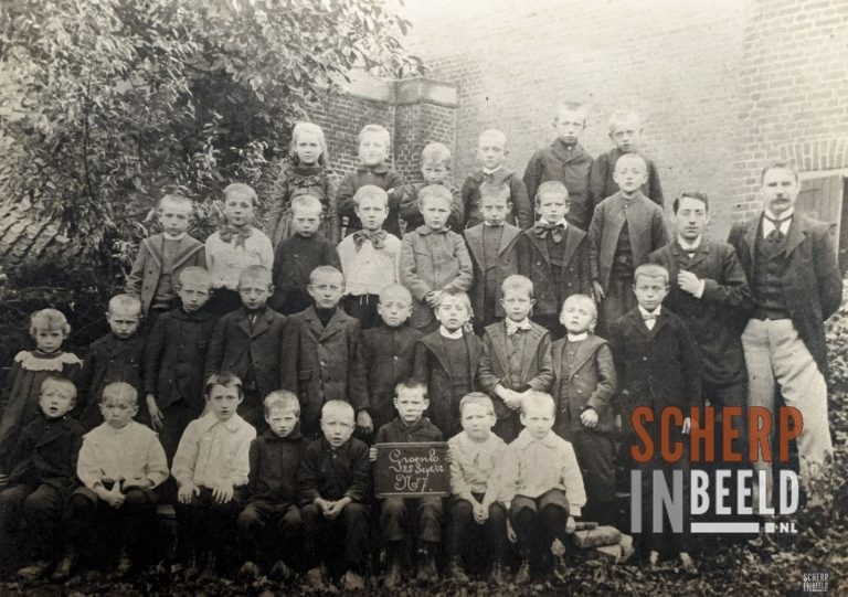 Klassenfoto Openbare Lagere school (Stoepschool): 25 september 1925.