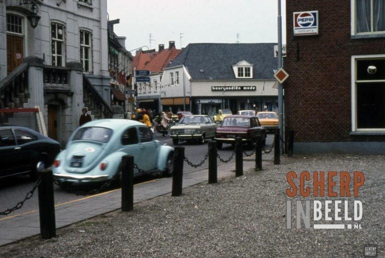 Druk verkeer op de Markt