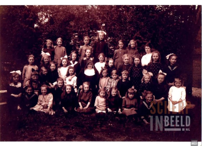 Klassenfoto Meisjesschool St. Jozeph