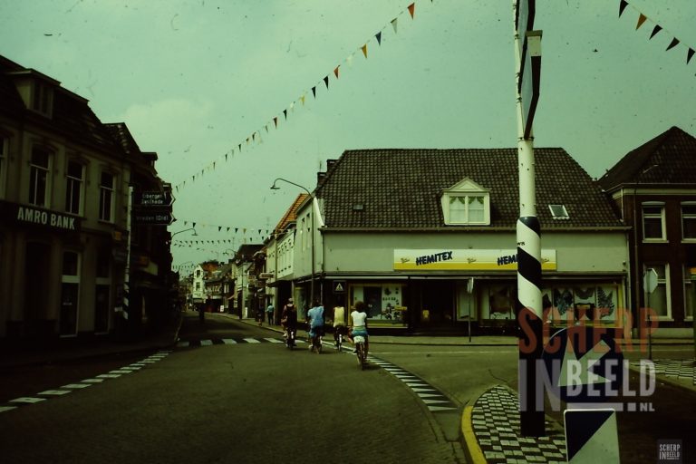 Markt met AMRO Bank en Hemitex
