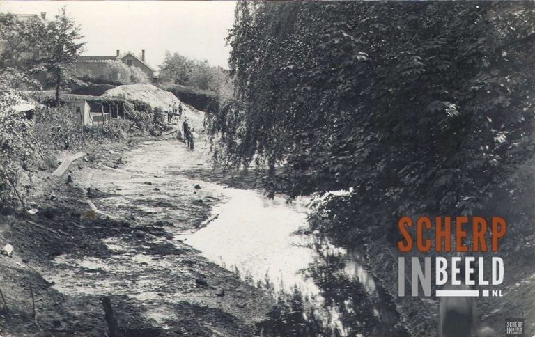 Uitdiepen van de gracht jaren 30: Bron: Stadsmuseum Groenlo.