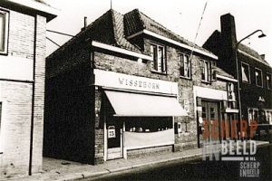 Mattelierstraat: De kruidenierswinkel van Wisseborn. En het Asta Theater (film).