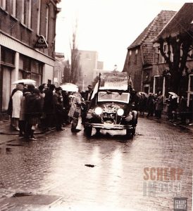 Carnavalsoptocht 1964: De eerste carnavalsoptocht van Groenlo in 1964.