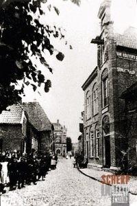 Notenboomstraat: We kijken richting de Markt.