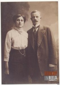 Diverse Personen: Verlovingsfoto van Egberthus Kuipers en Maria Nijman.