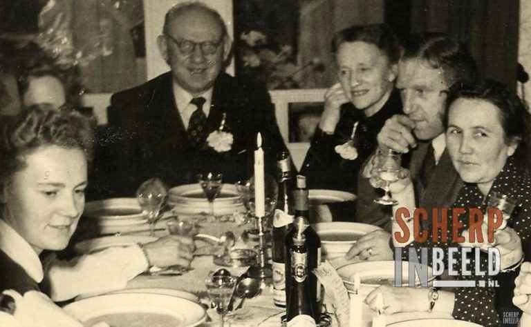 Feestelijk diner met diverse personen