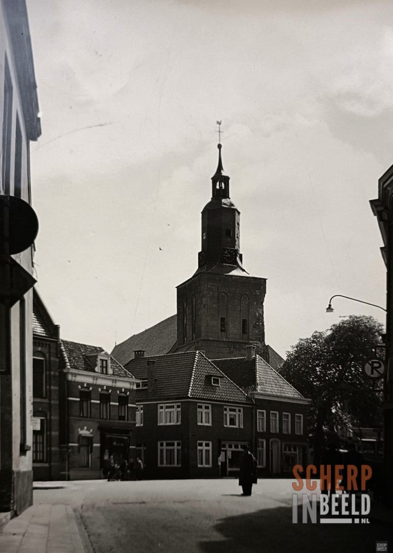 Markt met Oude Calixtuskerk