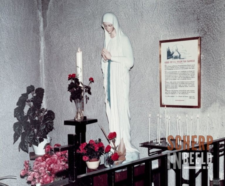 Mariabeeld in de Maria Moeder Gods Kerk