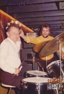 Diverse personen: Hennie (swing) Nieuwenhuis.