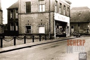 Mattelierstraat: Horlogerie Moorman.