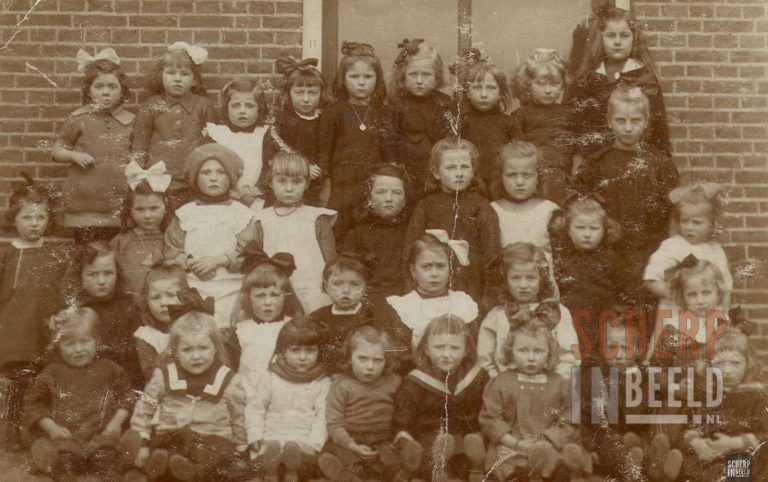 Klassenfoto Meisjesschool St.Jozeph