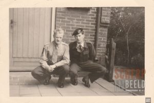 Diverse personen: J.H.H Theissen in uniform te Groenlo