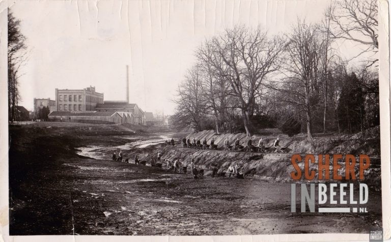 Uitdiepen van de gracht jaren 30