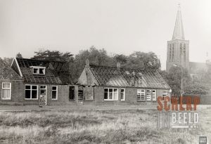 Tramstraat : Afbraak van de woningen, rechts de R.K Calixtuskerk