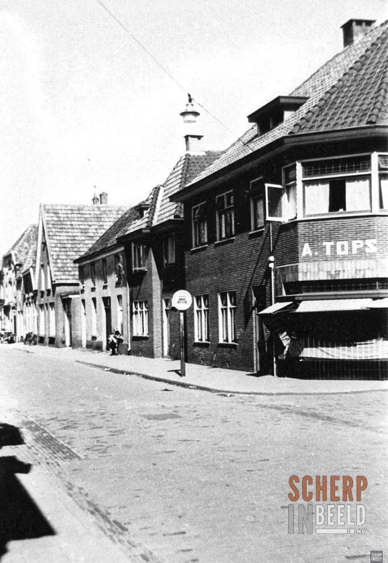 Lievelderstraat: Bakkerij A.Tops