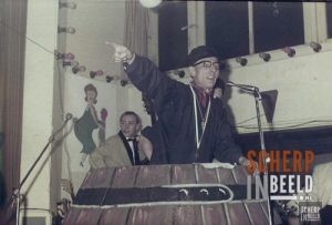 Carnaval: Gait van Grolle als buutreedner op Buutavond in hotel de Pelikaan.