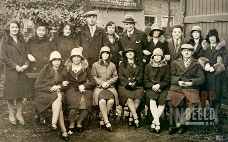 Groenlosche Dansclub: Foto van 1922-1923.