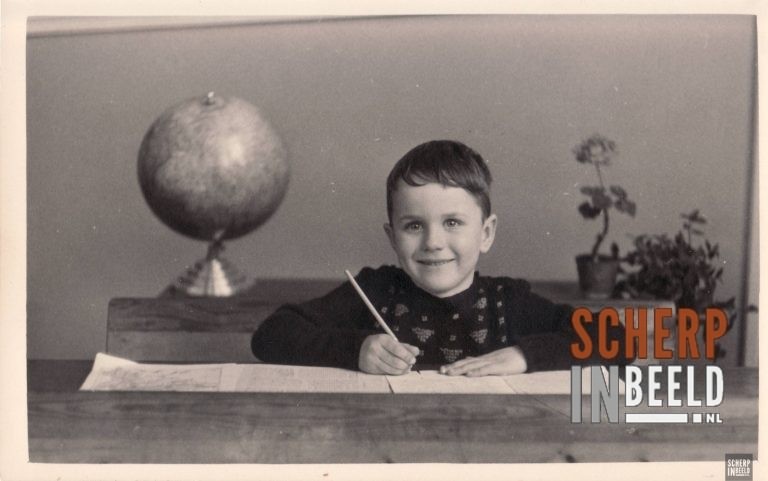 Schoolfoto van Gerard Halink gemaakt op de Canisiusschool eerste klas