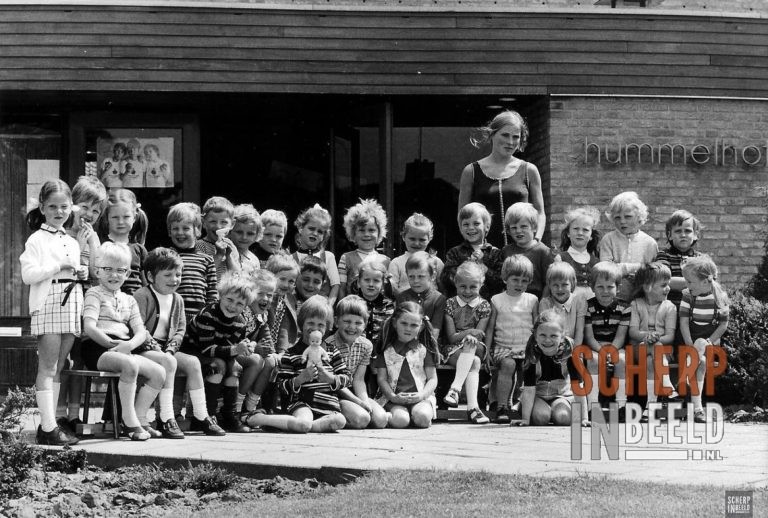 Klassenfoto Kleuterschool Hummelhof: Foto van 1972-1973.