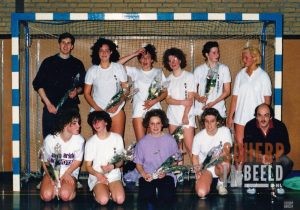 Handbal Vereniging Grol: Rechts onder Martin Beijer.