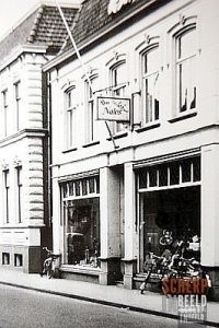 Beltrumsestraat: Muziekhandel Ruus Nales
