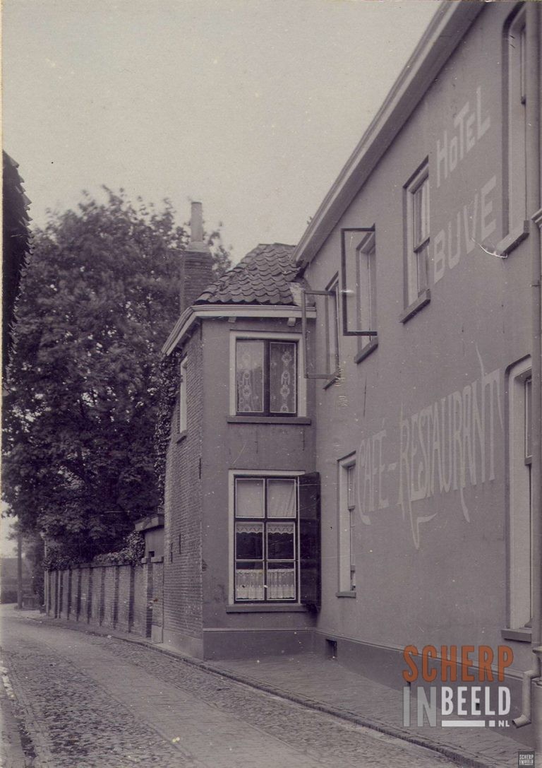Hotel De Pelikaan: Hoek Barakkenplaats – Nieuwestraat. Bron: Stadsmuseum Groenlo.