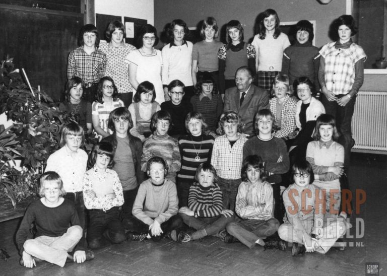 Klassenfoto Canisiusschool: Schooljaar 1973-1974. Klas 6