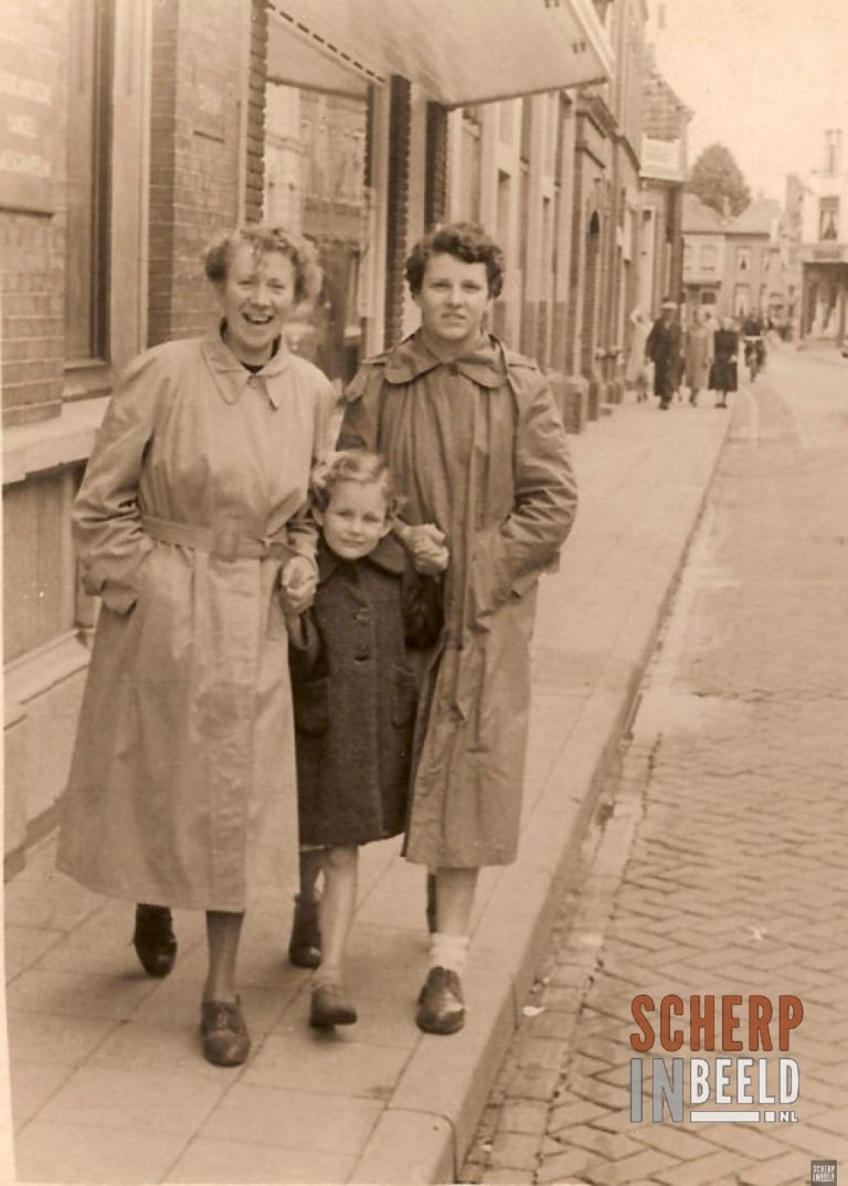 Diverse Personen: foto van omstreeks 1940