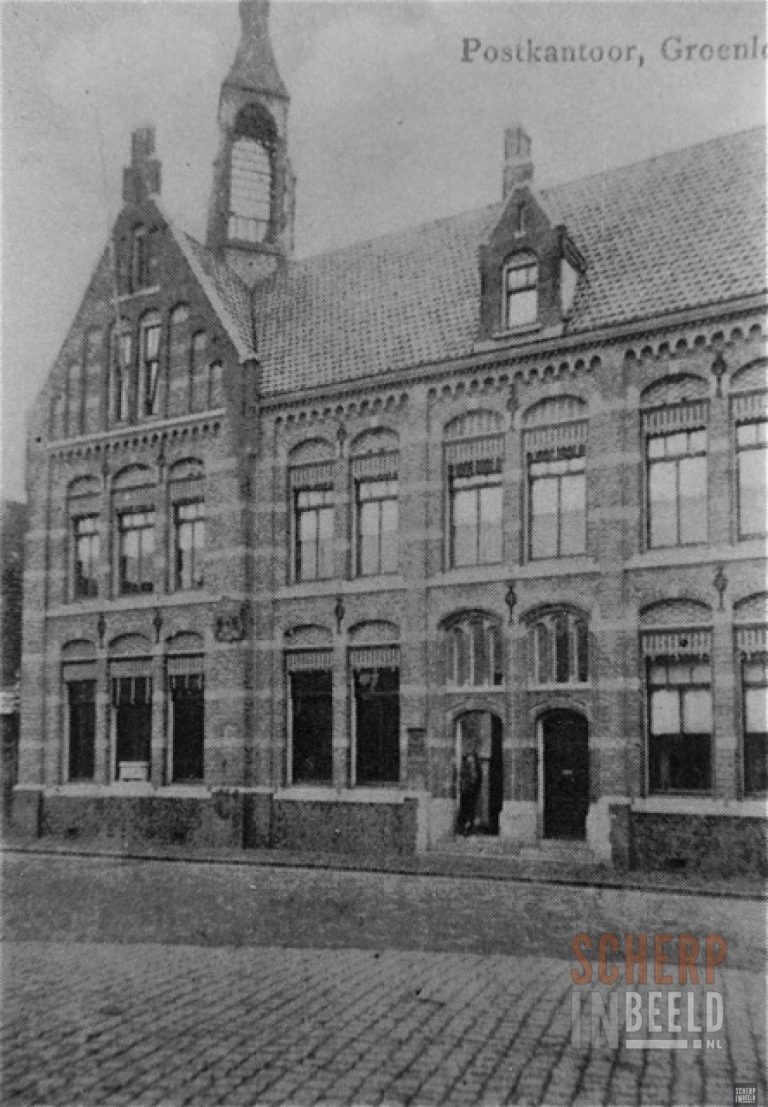 Ansichtkaarten: Het postkantoor aan de Markt.