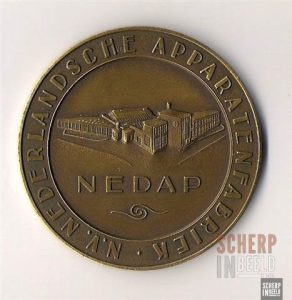 Nedap Diversen: Penning 7cm doorsnede, Uitgegeven aan personeel in de begin jaren `70.