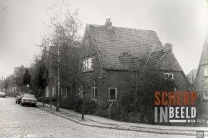 Rooi-je Dorp/Oranje Dorp: Oranjestraat. Hoek Oranjestraat/Julianastraat.