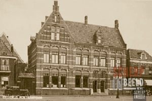 Postkantoor gelegen aan de Markt.