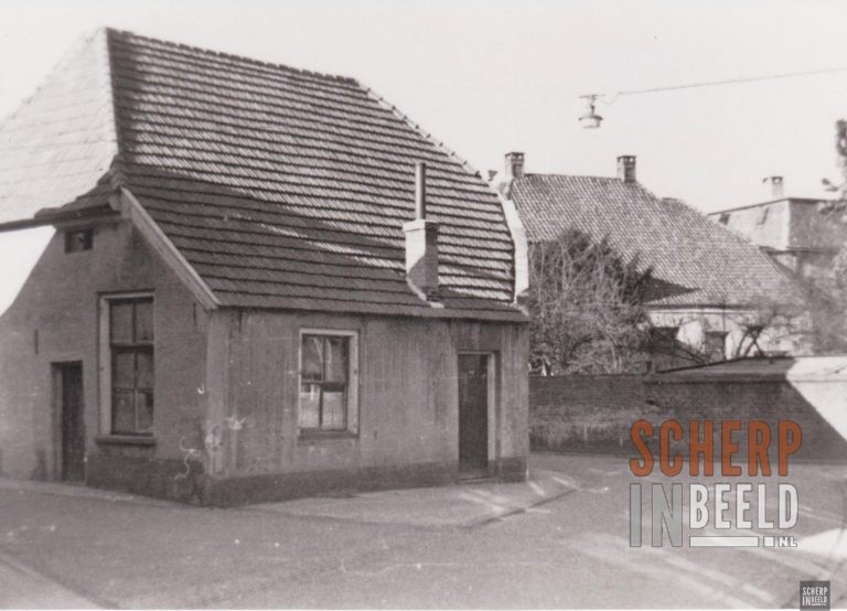 Lepelstraat: Hoek Lepelstraat/Molenweg.