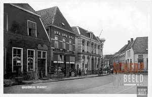 De Markt: Een oude foto met Chocolaad A.Driessen op de plek waar nu Wissink