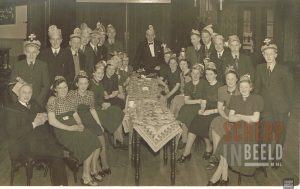 Groenlose Dansclub: Dansles in Groenlo. Dansleraar Henk Mulder uit Winterswijk