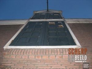 Zoekplaatjes uit Groenlo : Zijkant pand boekhandel Wiegerink. (steeg).
