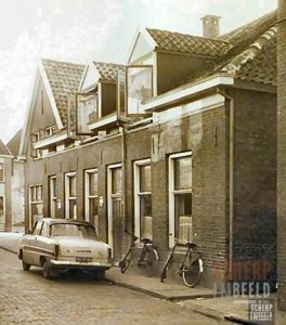 Straatbeeld van de Lepelstraat met Café Meijer
