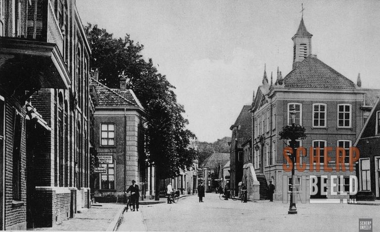 Markt met postkantoor in Groenlo