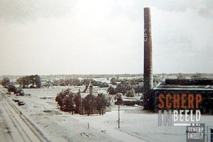 Steenfabriek: Rechts op de schoorsteen de letters F.O.W